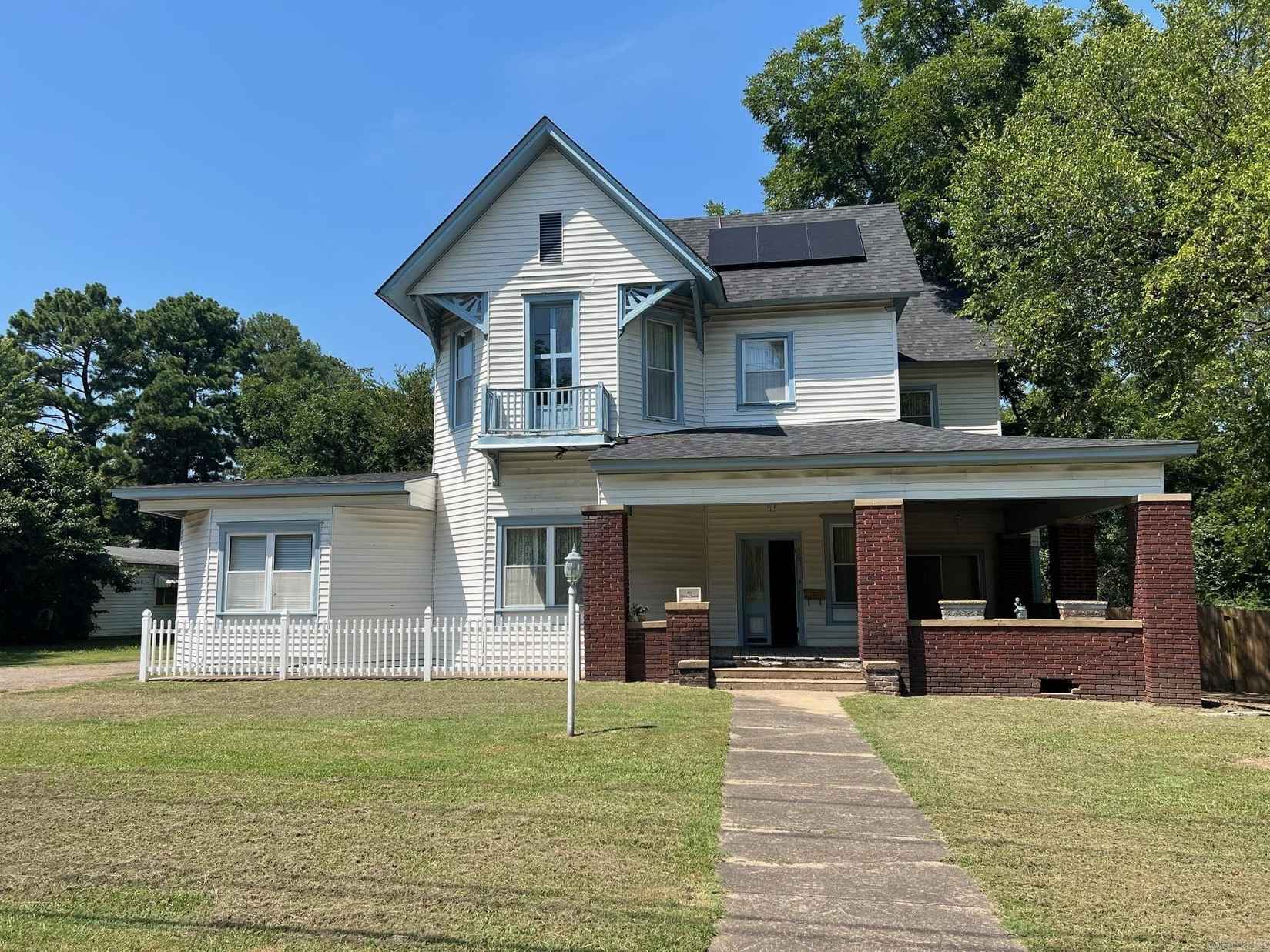 400 W Church  