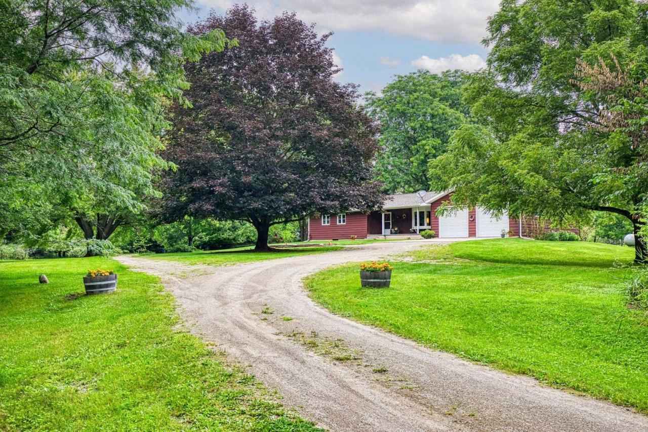 4220 W Breezewood Ln  