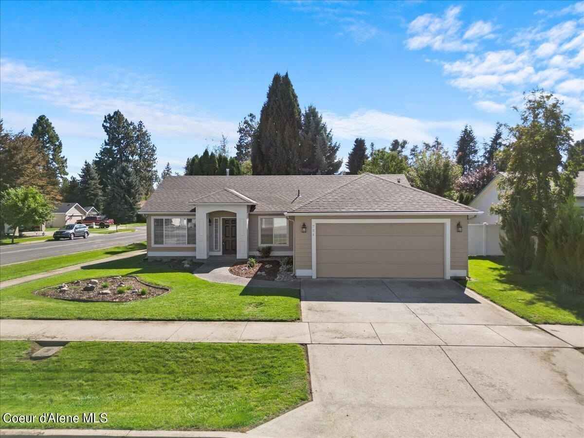 734 E Dana Ln  