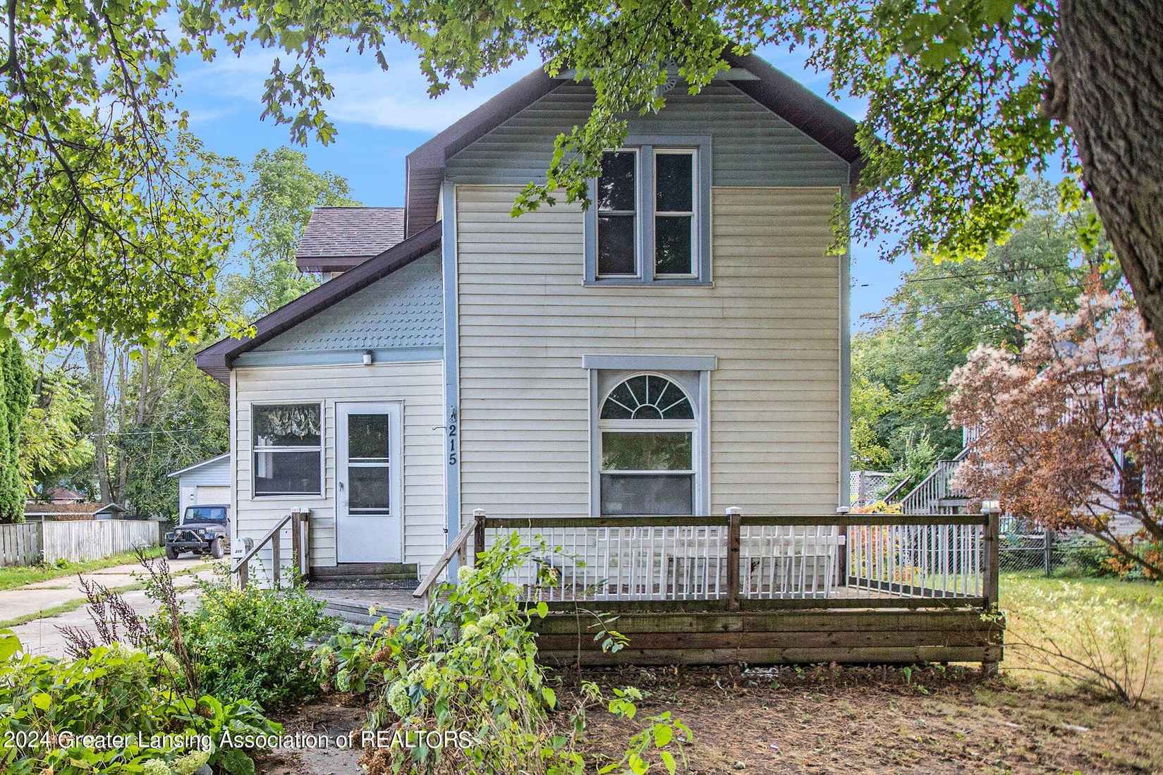 215 W Capital Ave  