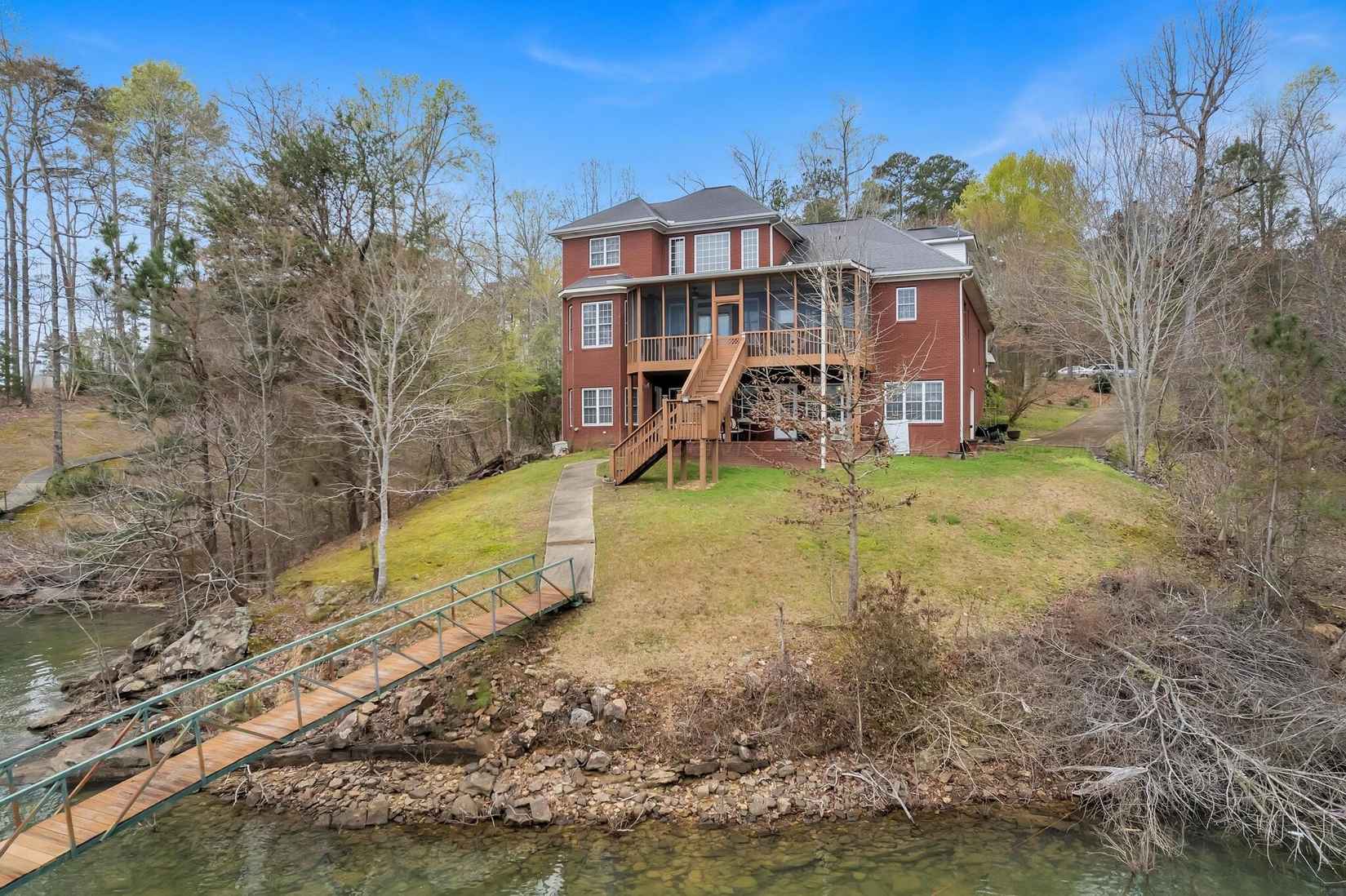 465 S POINTE Dr  