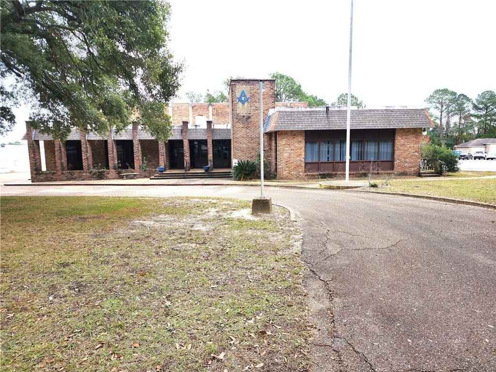 423 Azalea Rd  