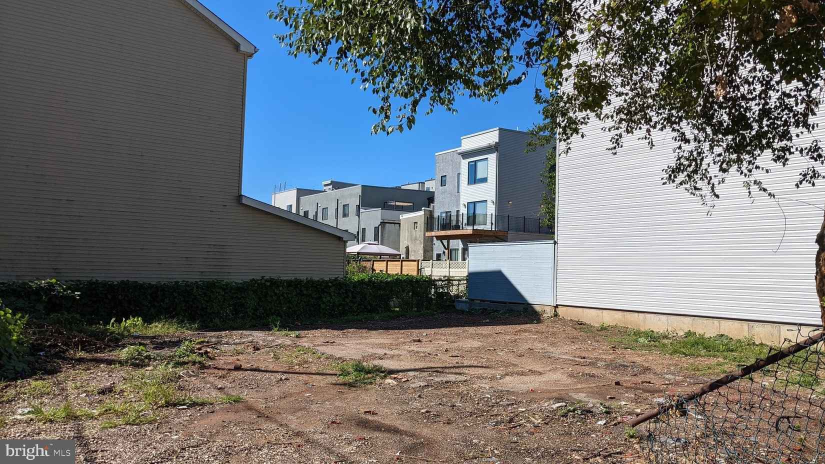 626 W MASTER St  