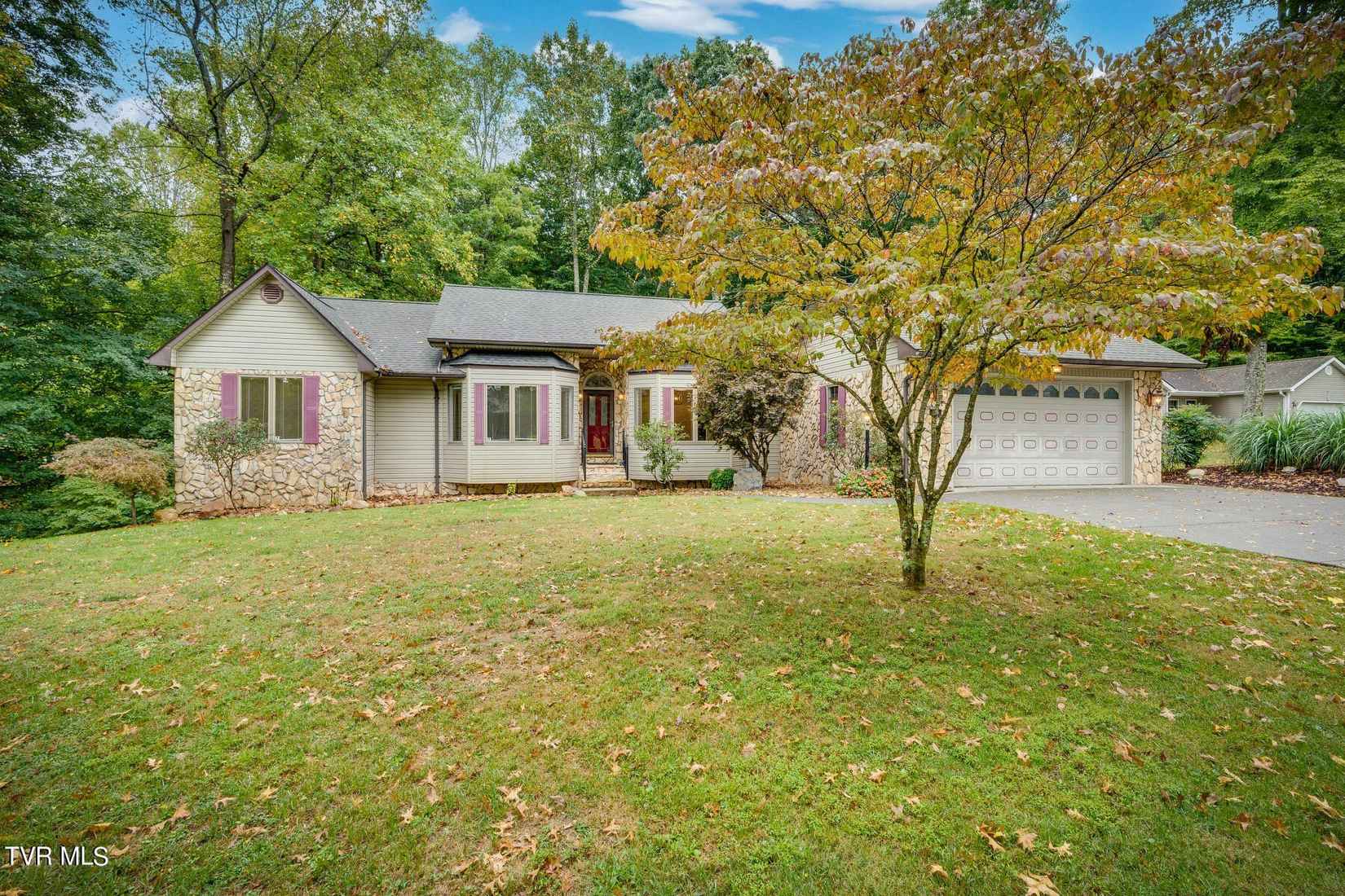 111 Beechbrook Dr  