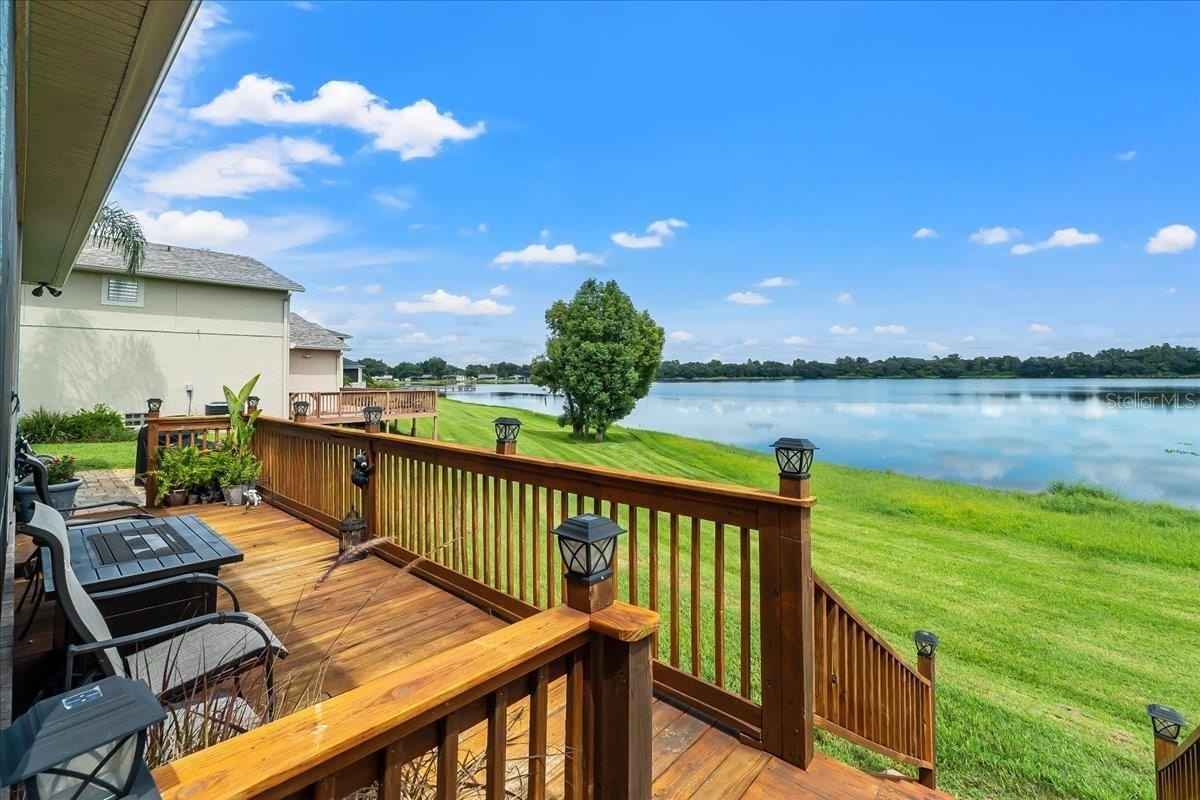 656 MEANDERING Way  