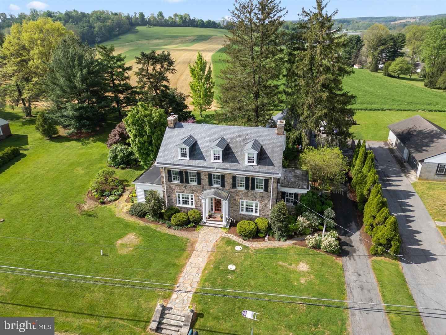152 Main St  