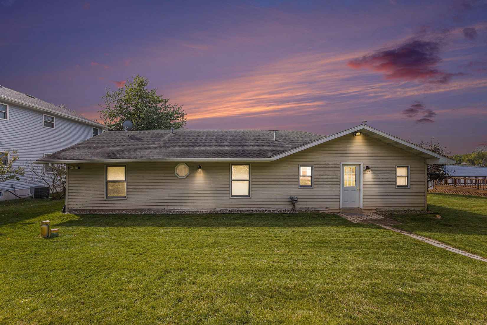 2319 Lakeside Dr  