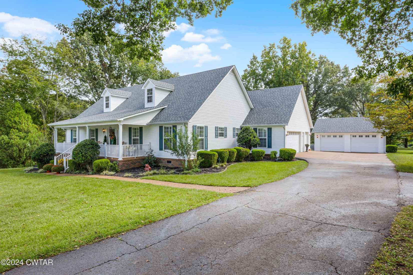 180 Lakewood Dr E  