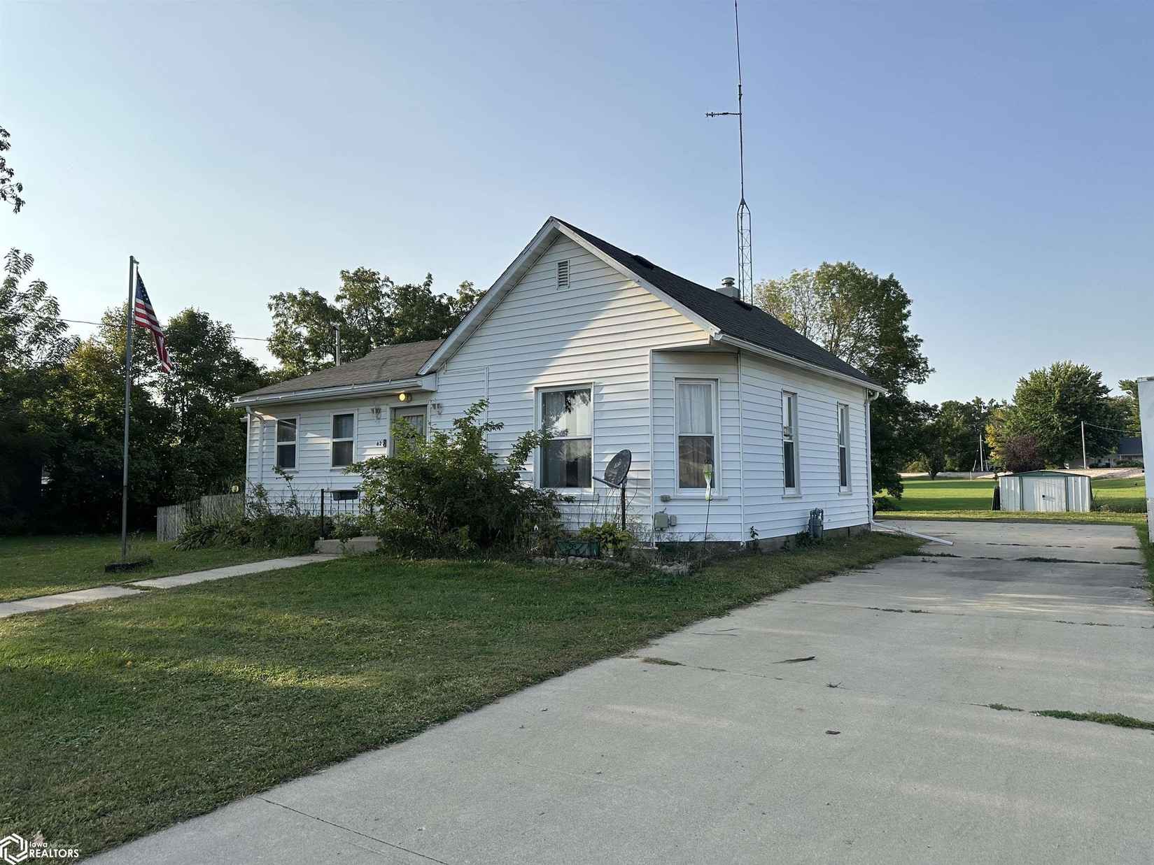 627 Cedar ST  