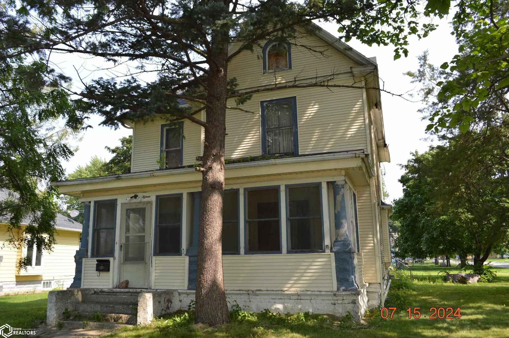 615 E Main St  