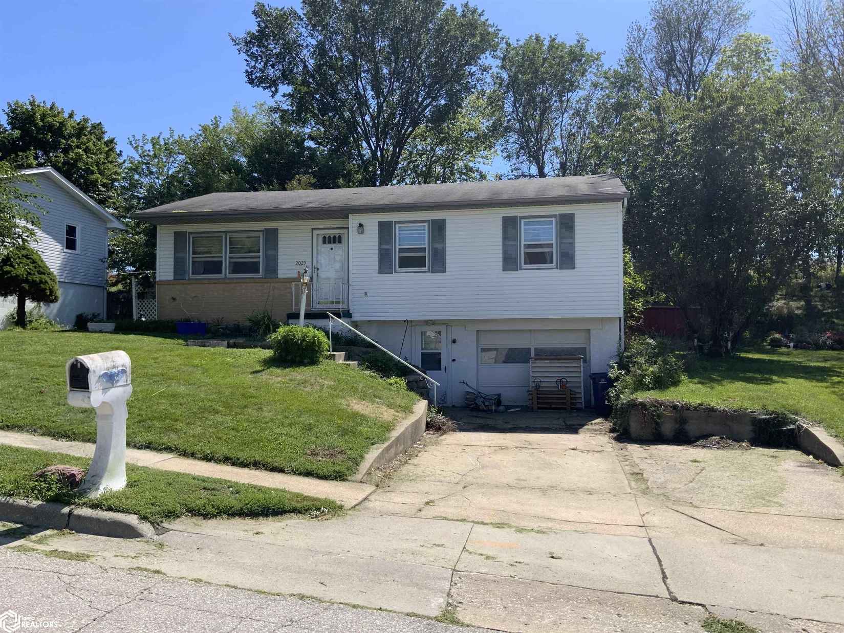 2025 Bel Aire Dr  