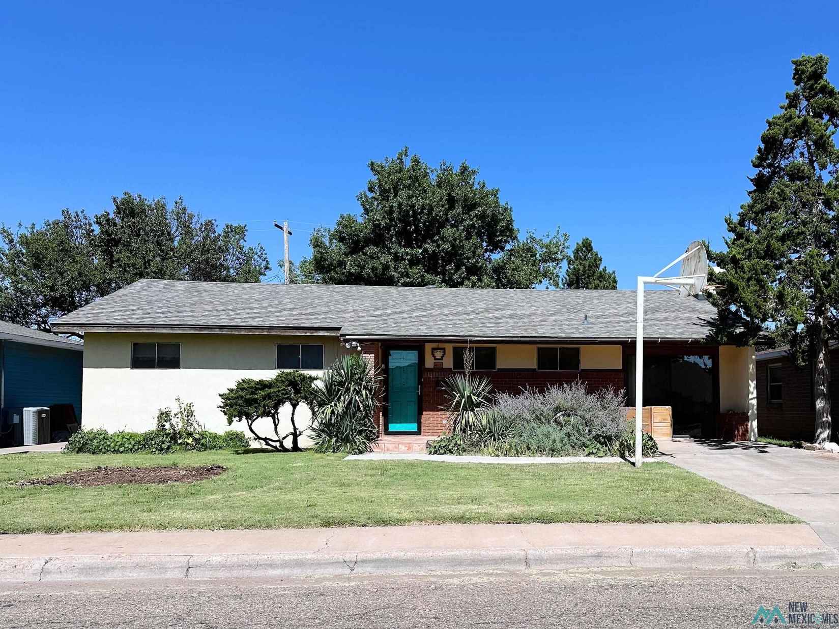 112 W Yucca Ave  