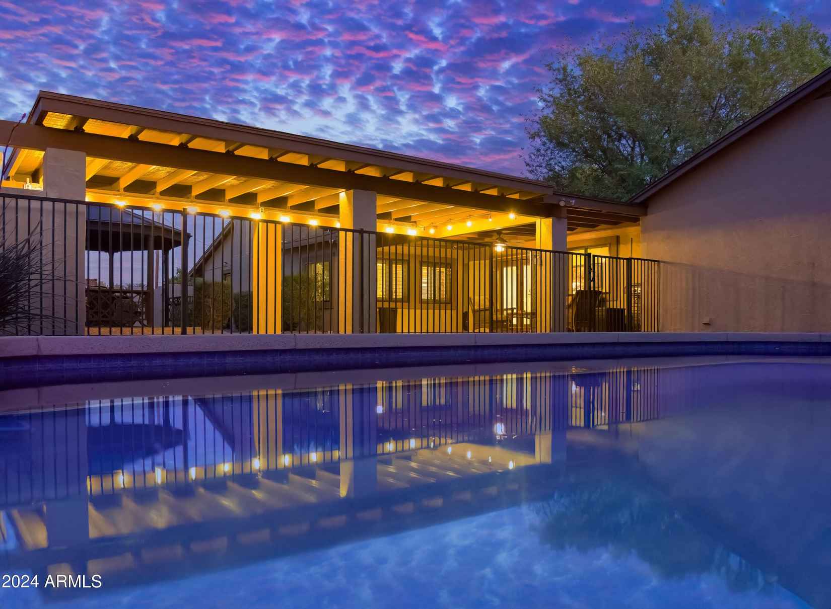 7216 W COUNTRY GABLES Dr  