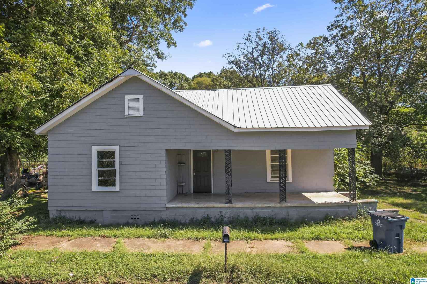 130 TWIN St  