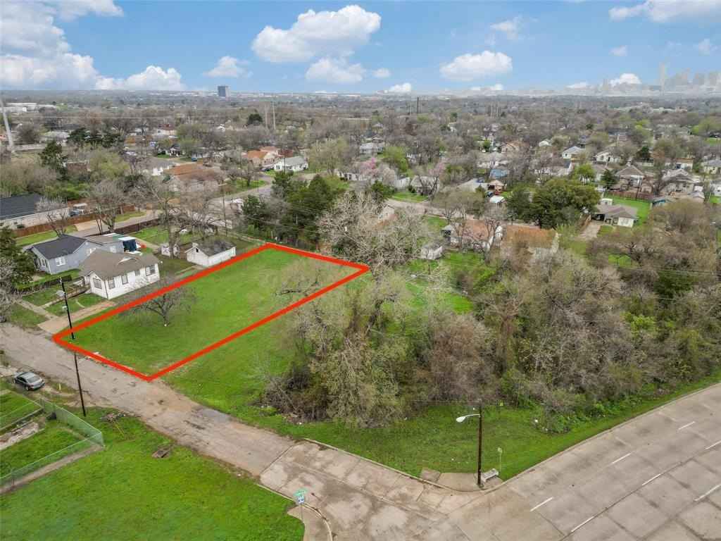 1439 E Louisiana Ave  