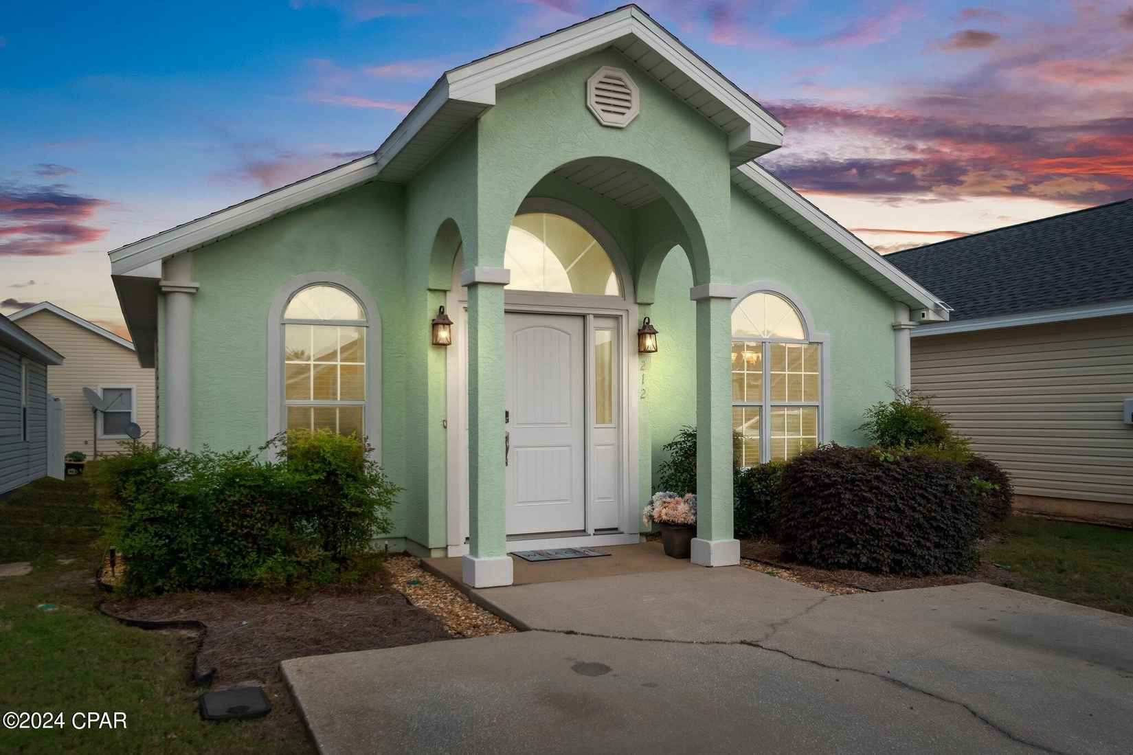 212 Seahorse Way  