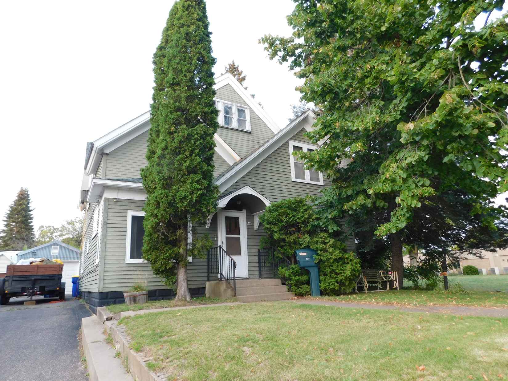 208 E 2nd St  