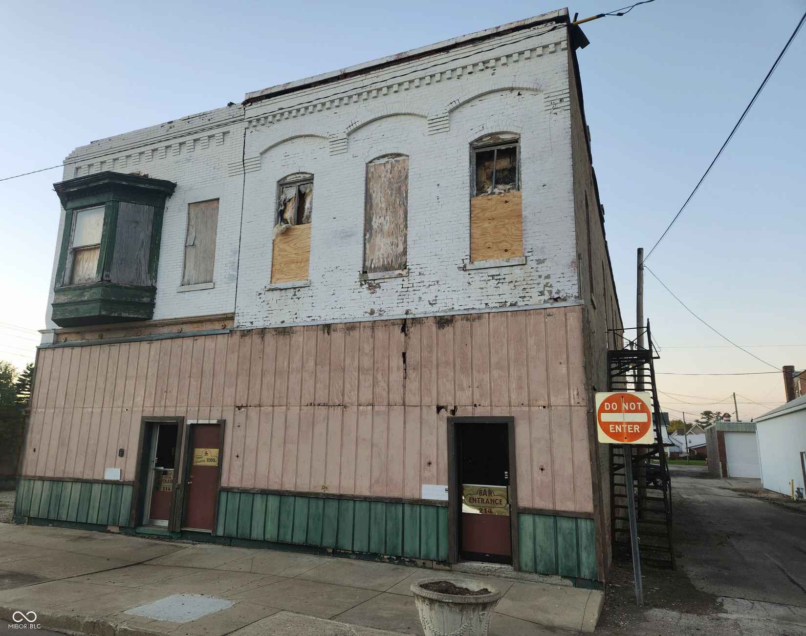 214 W Main St  
