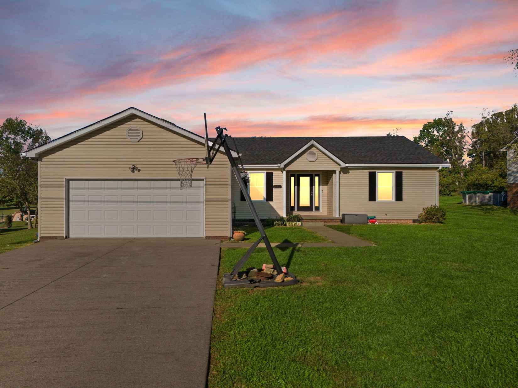 212 Creekwood Dr  