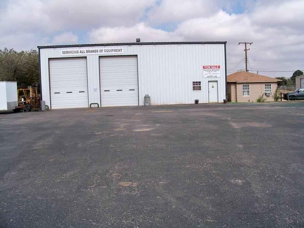 1504 W Broadway  