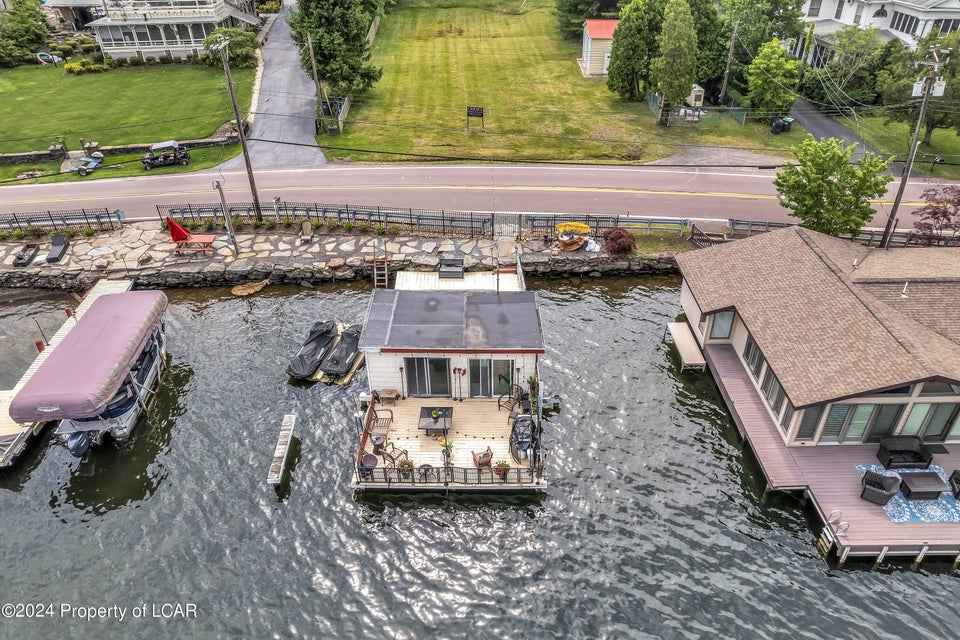 Pole 241 2633 1/2 Lakeside Dr  