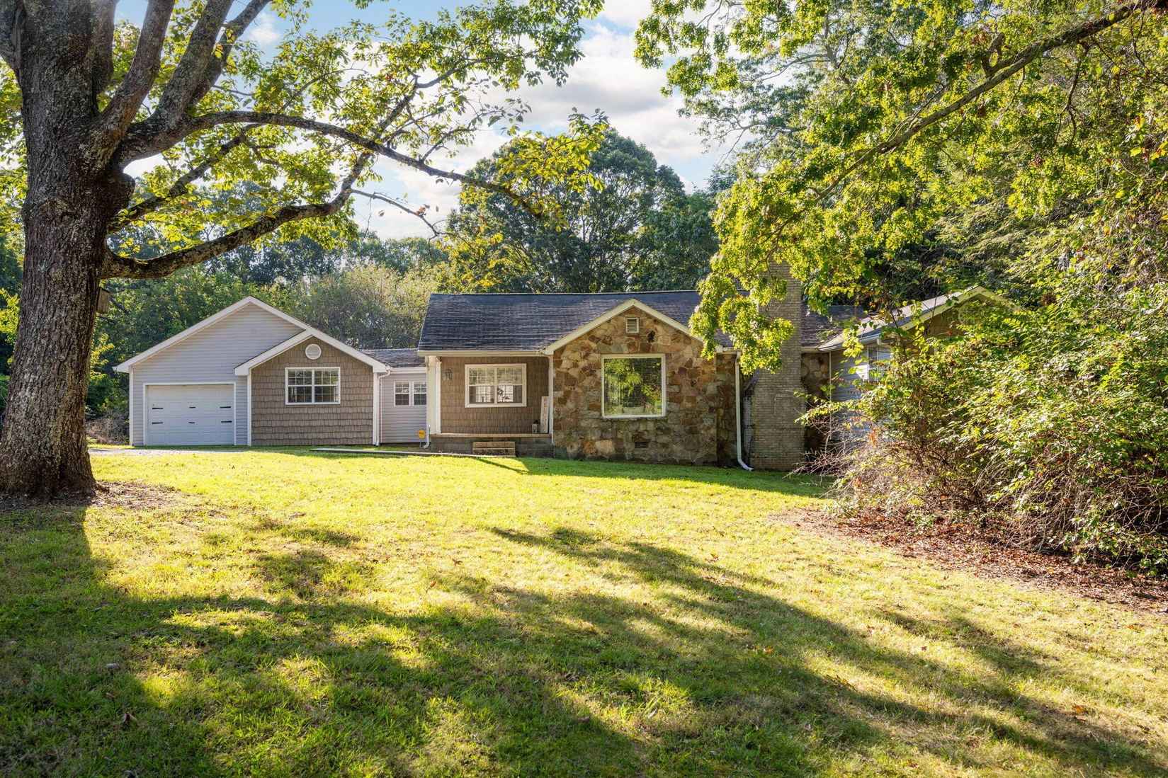 32 Craig Rd  