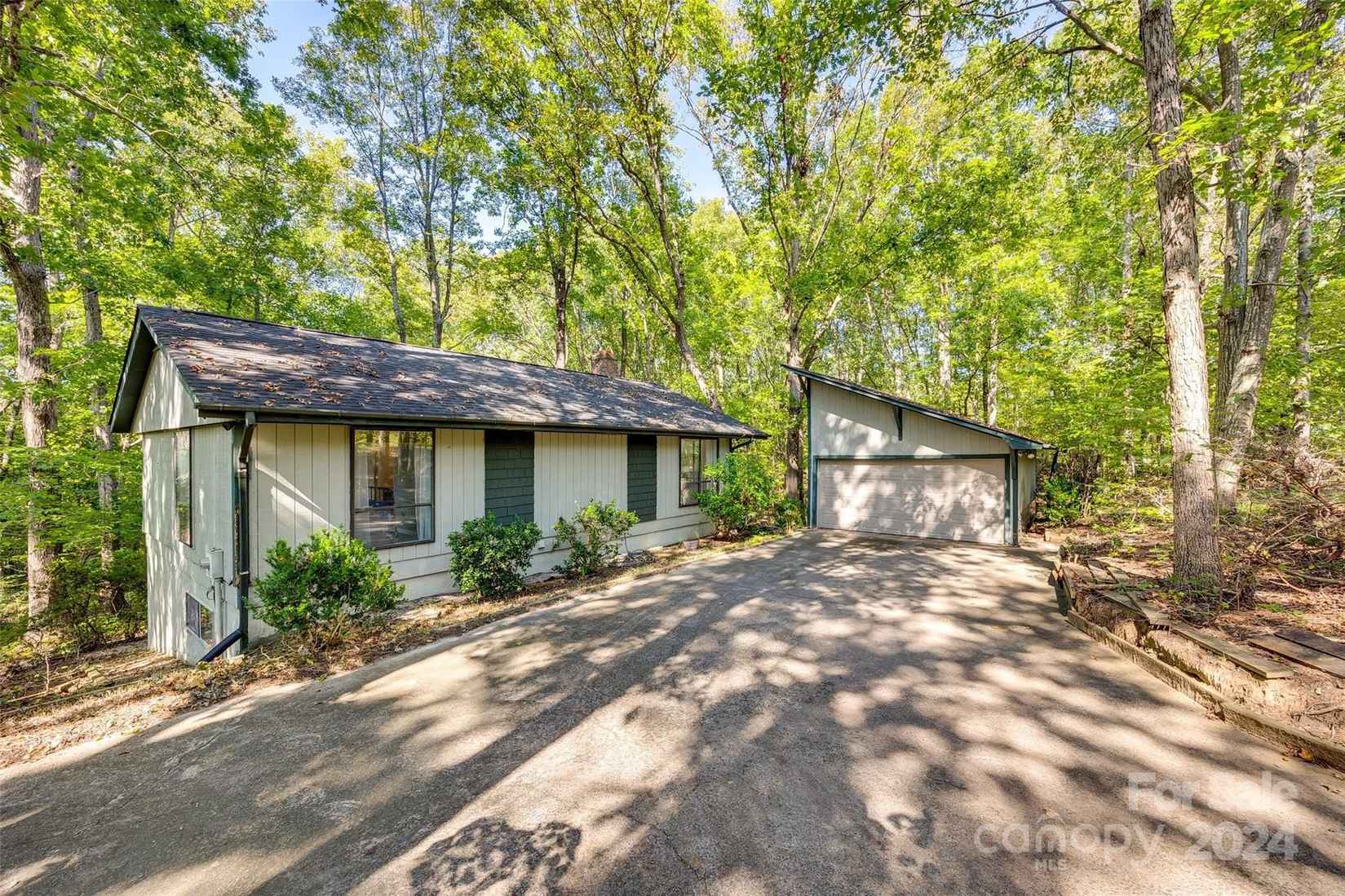 553 Douglas Dr  