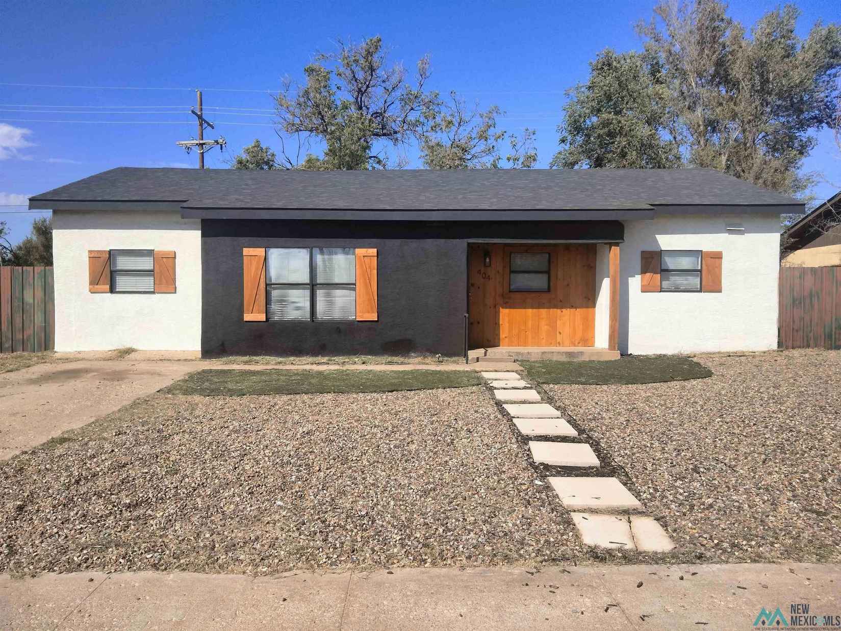 404 W Tierra Blanca Rd  