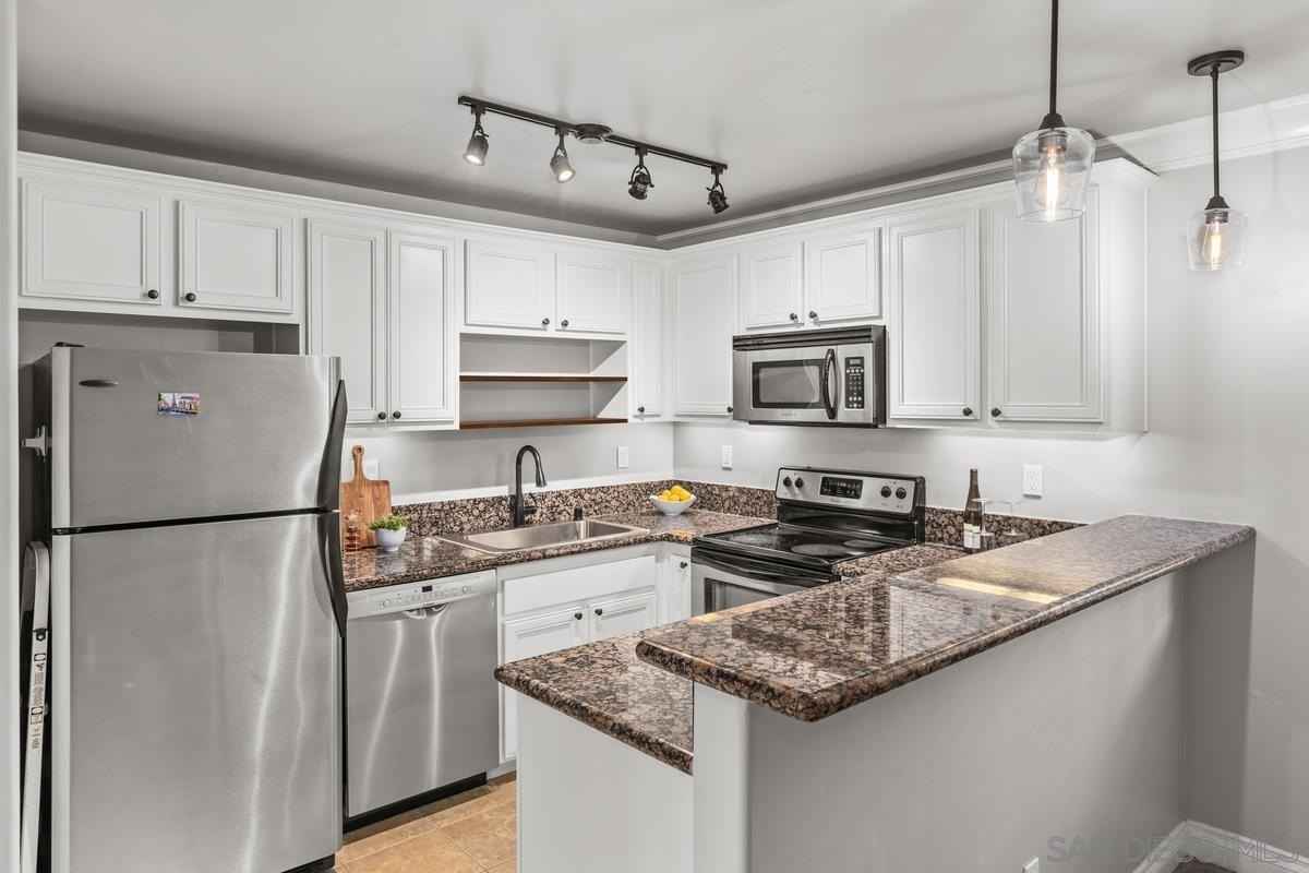 800 N N Mollison Ave  