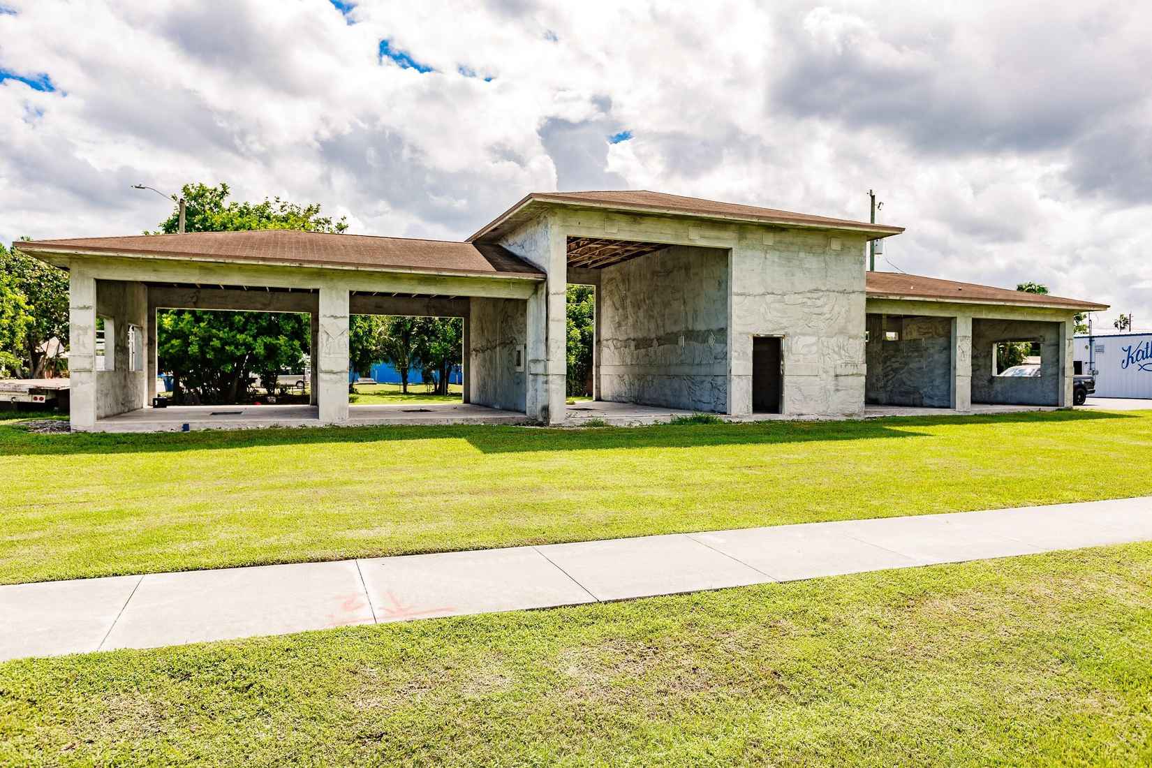 555 NW 16th St  