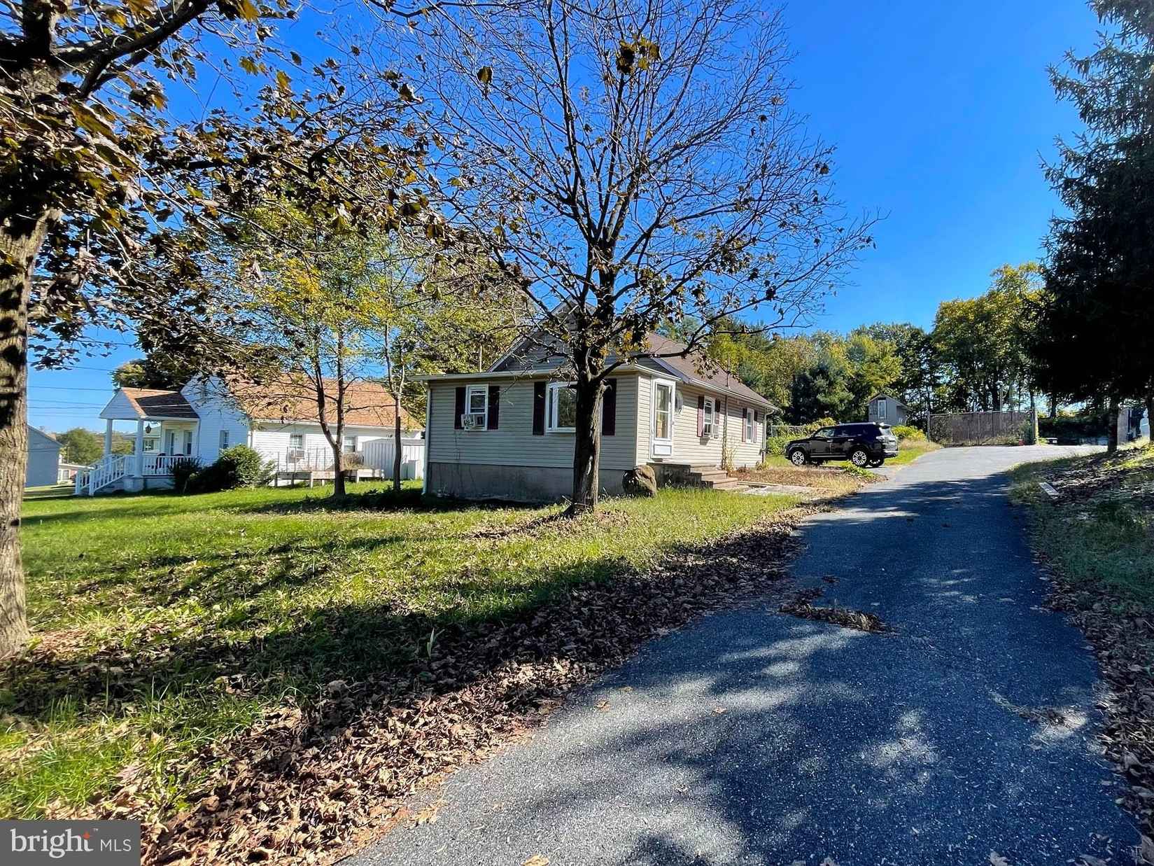 208 Cedar Tree Ln  