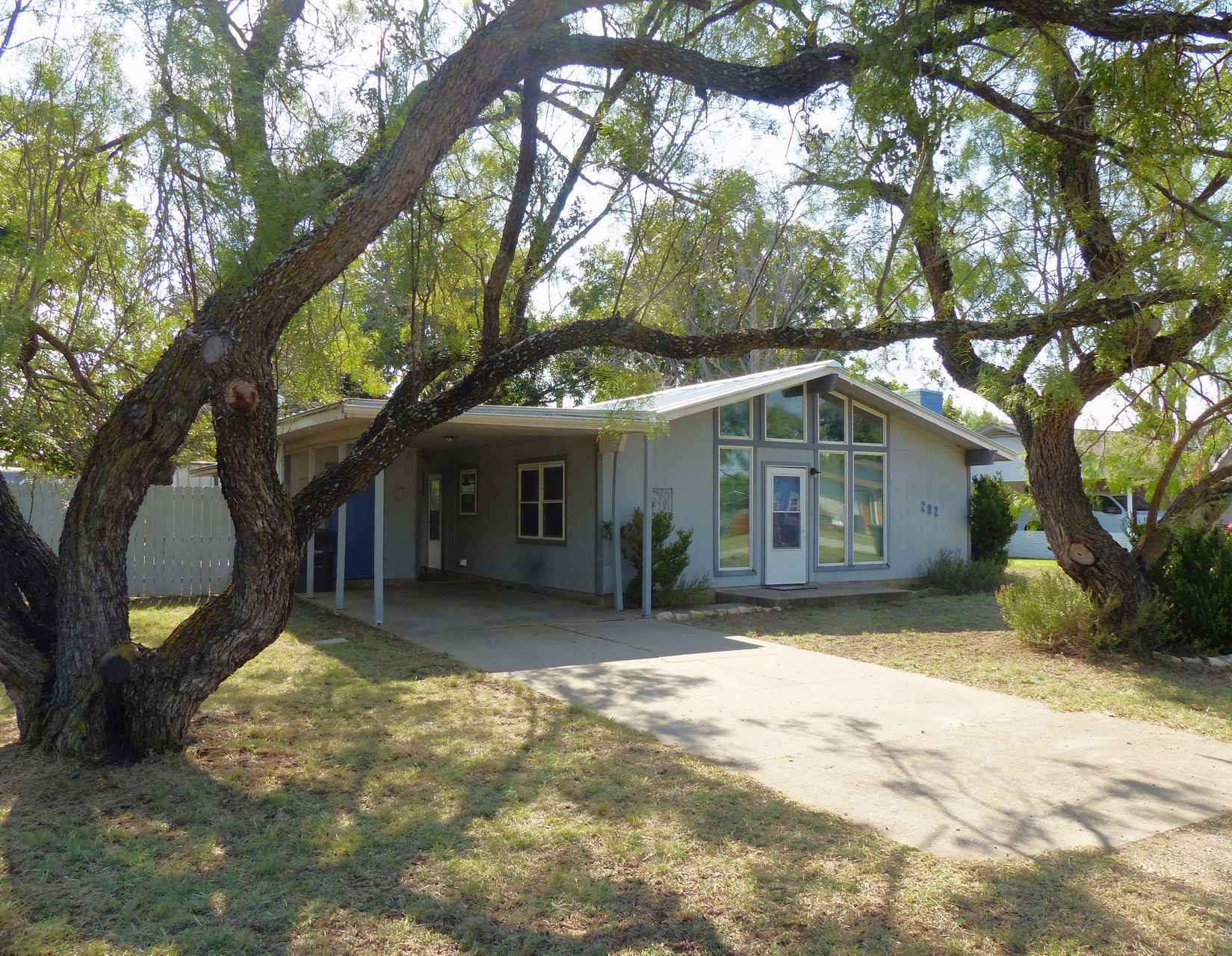 202 North Loop Dr  