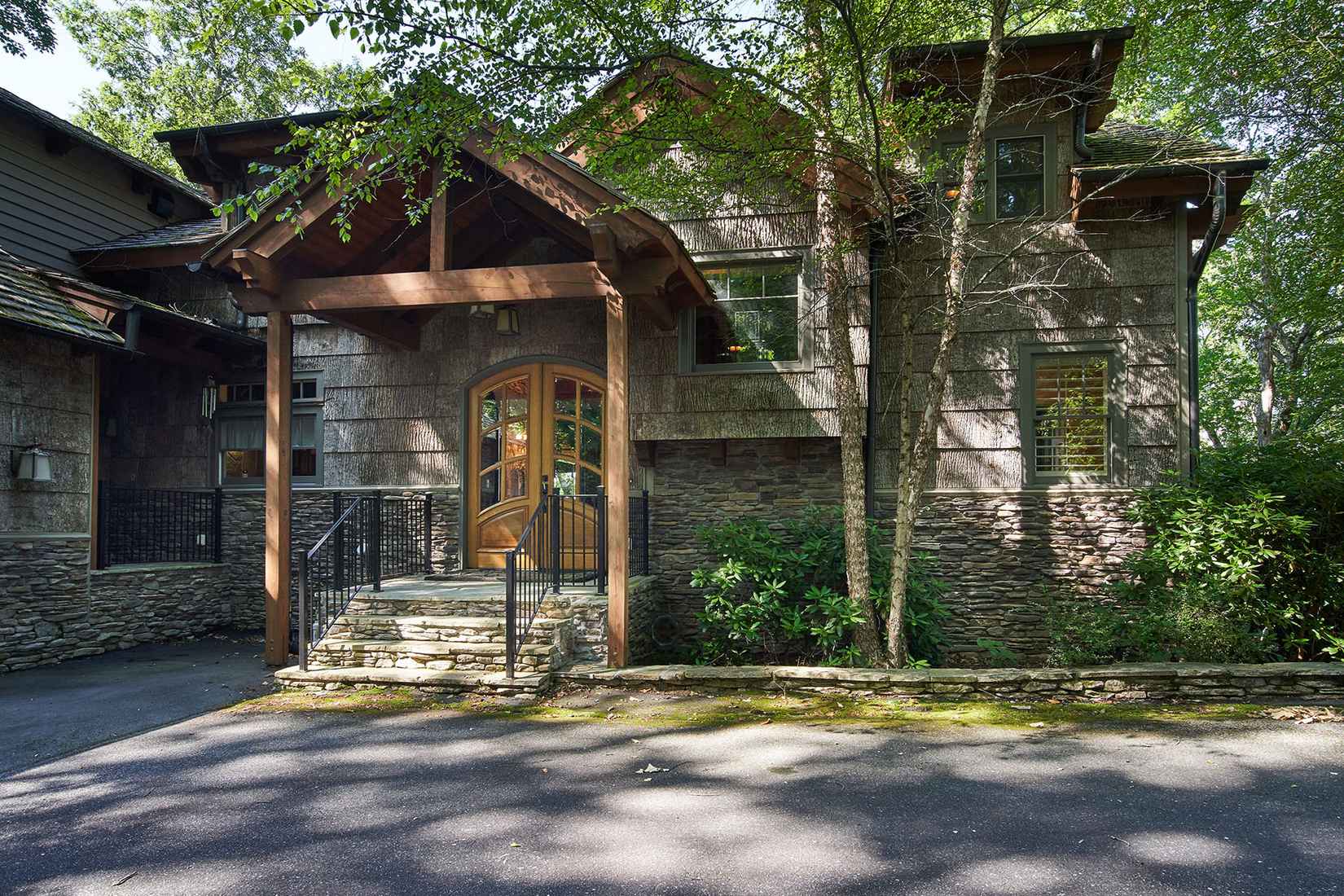 252 E Stone Dr  