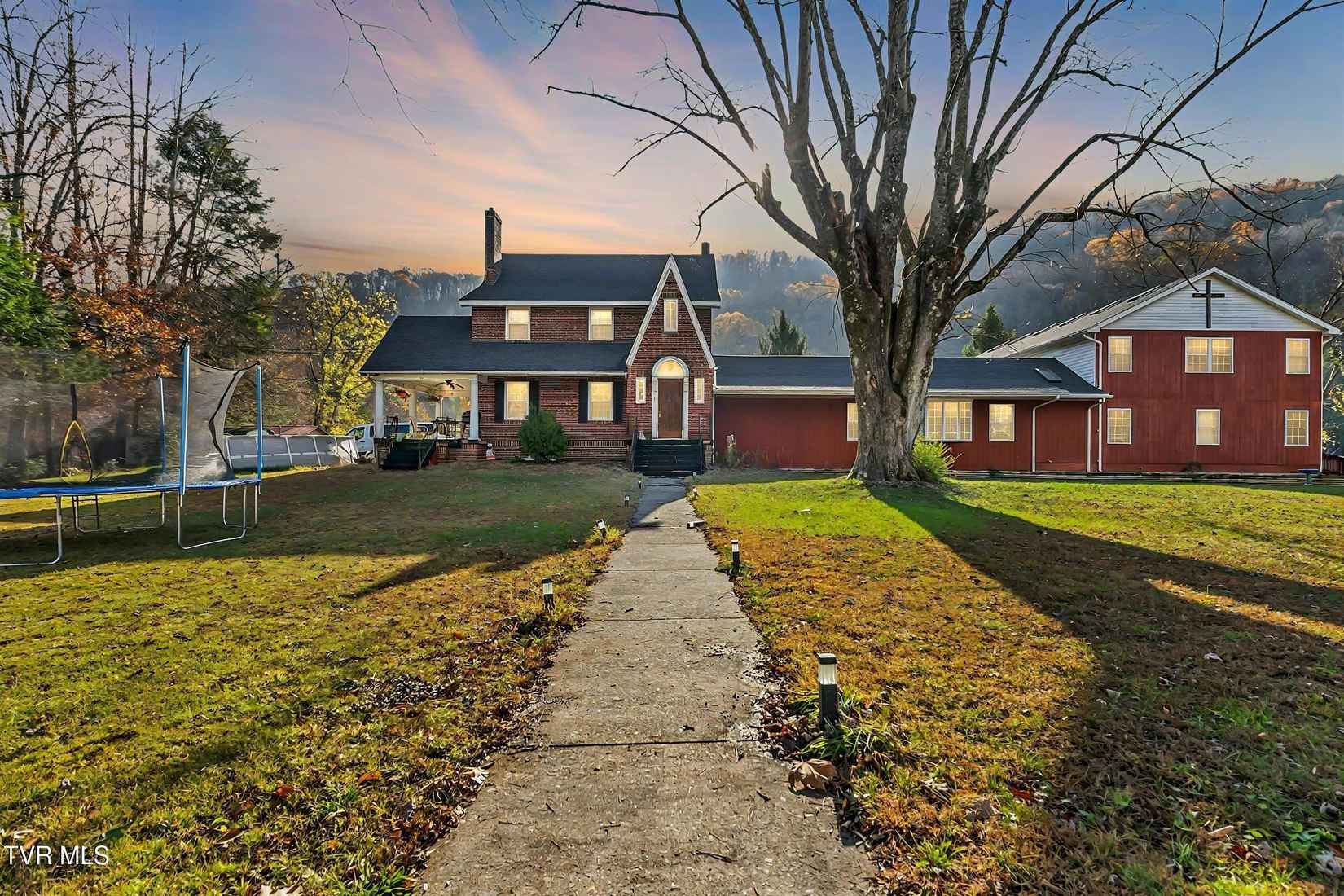 106 West Sycamore Ave  