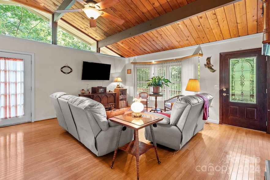 1752 Fairfield Rd 1014  