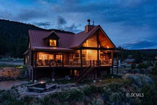 704 E Creekside Dr  