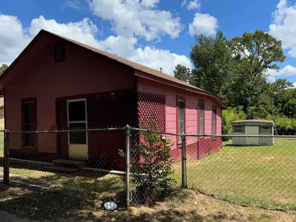 305 N Garrett  
