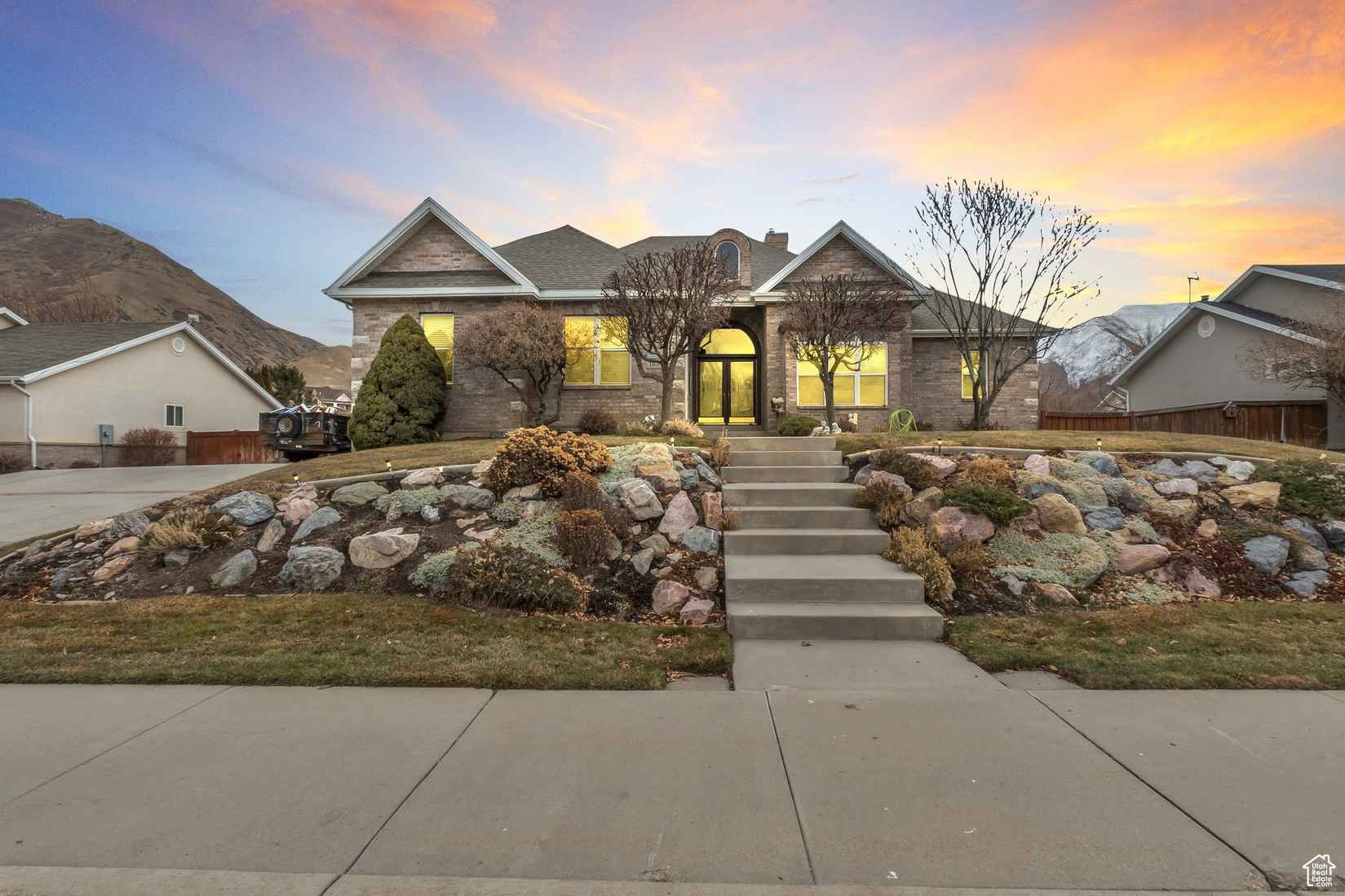 1839 E Riv Btm  