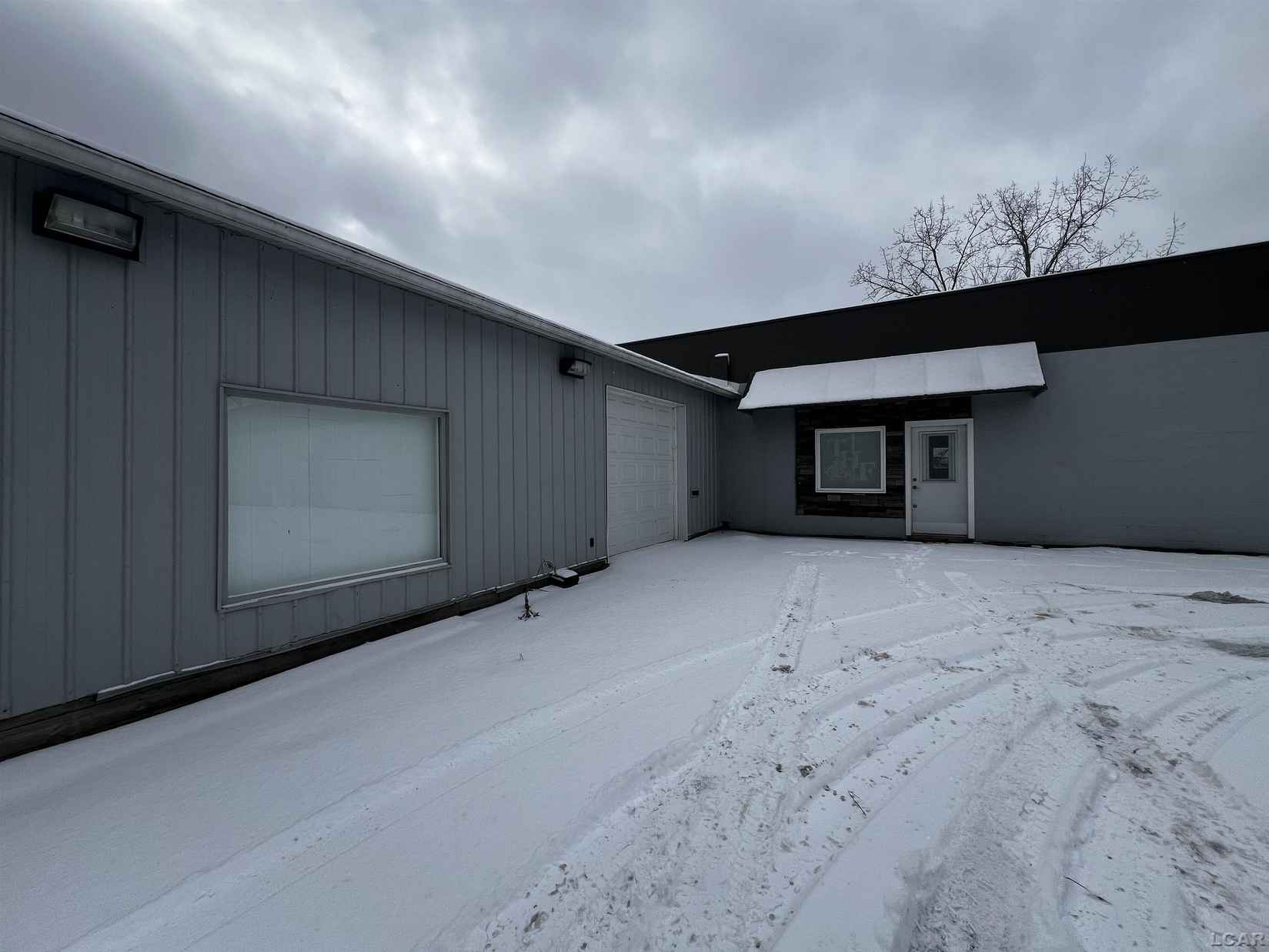 725 W Beecher  