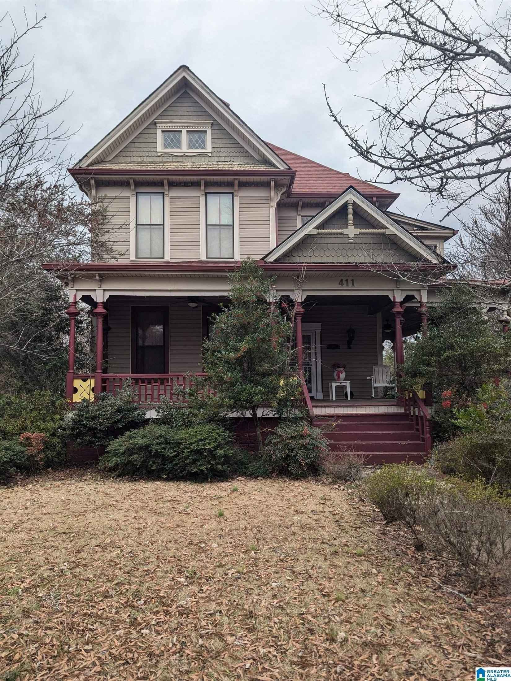 411 EAST St  