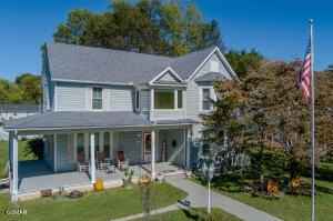 825 E 2nd N St  