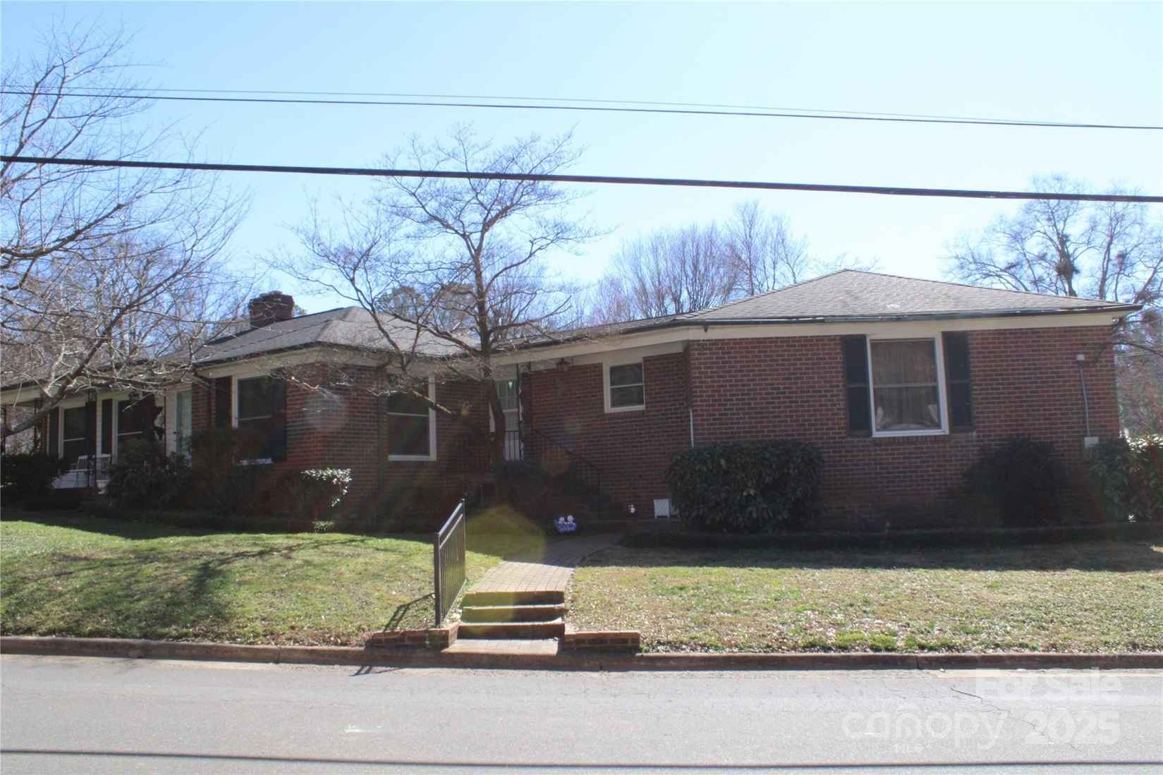 121 Quincy Dr  