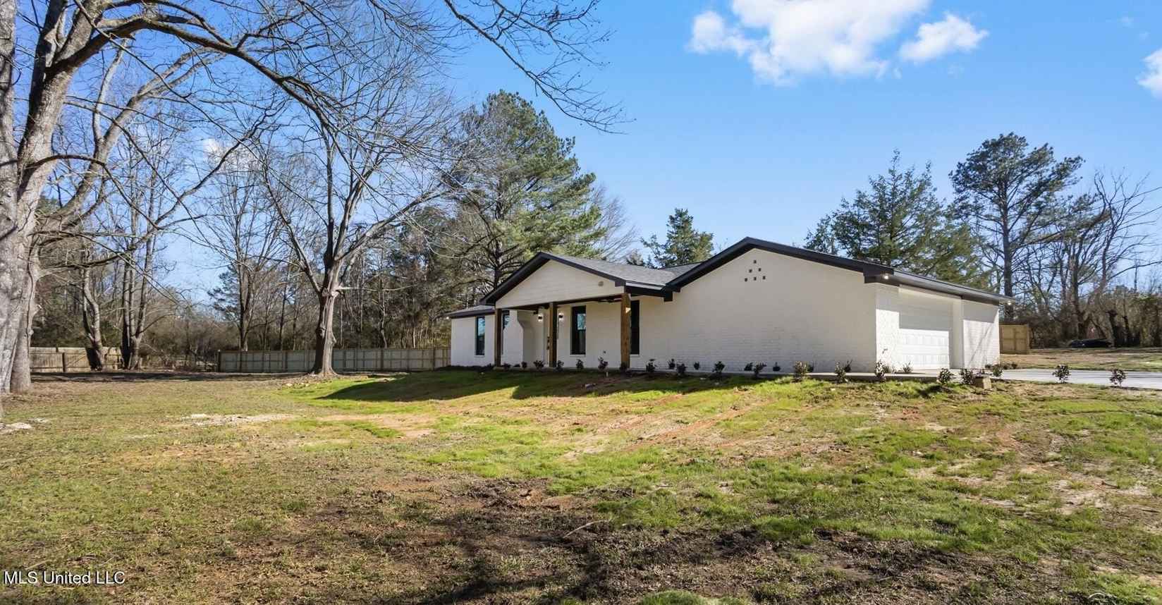 2449 W Mountain Crk Rd  