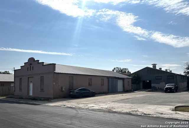 310 W CEDAR  