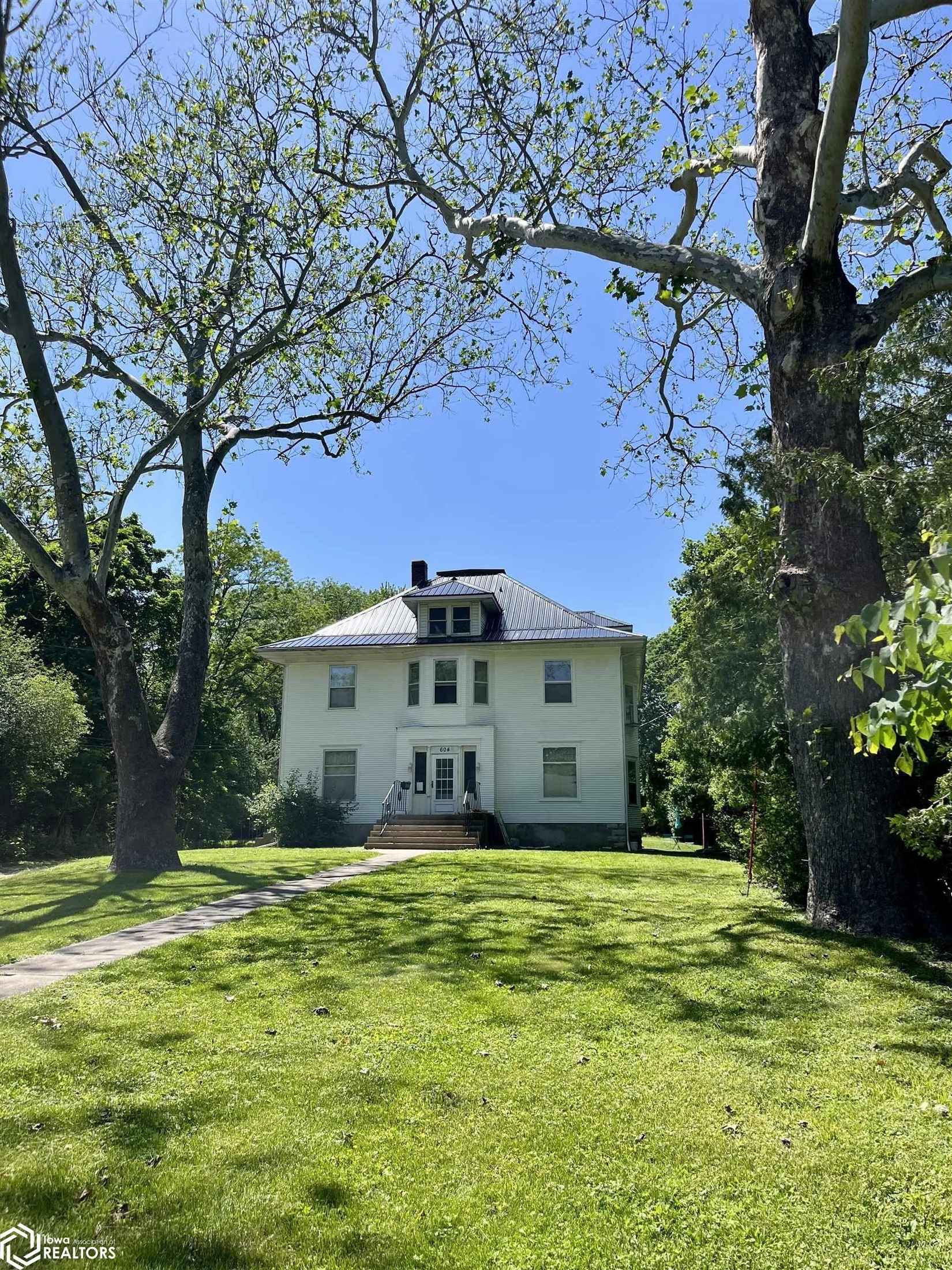 604 S Main St  