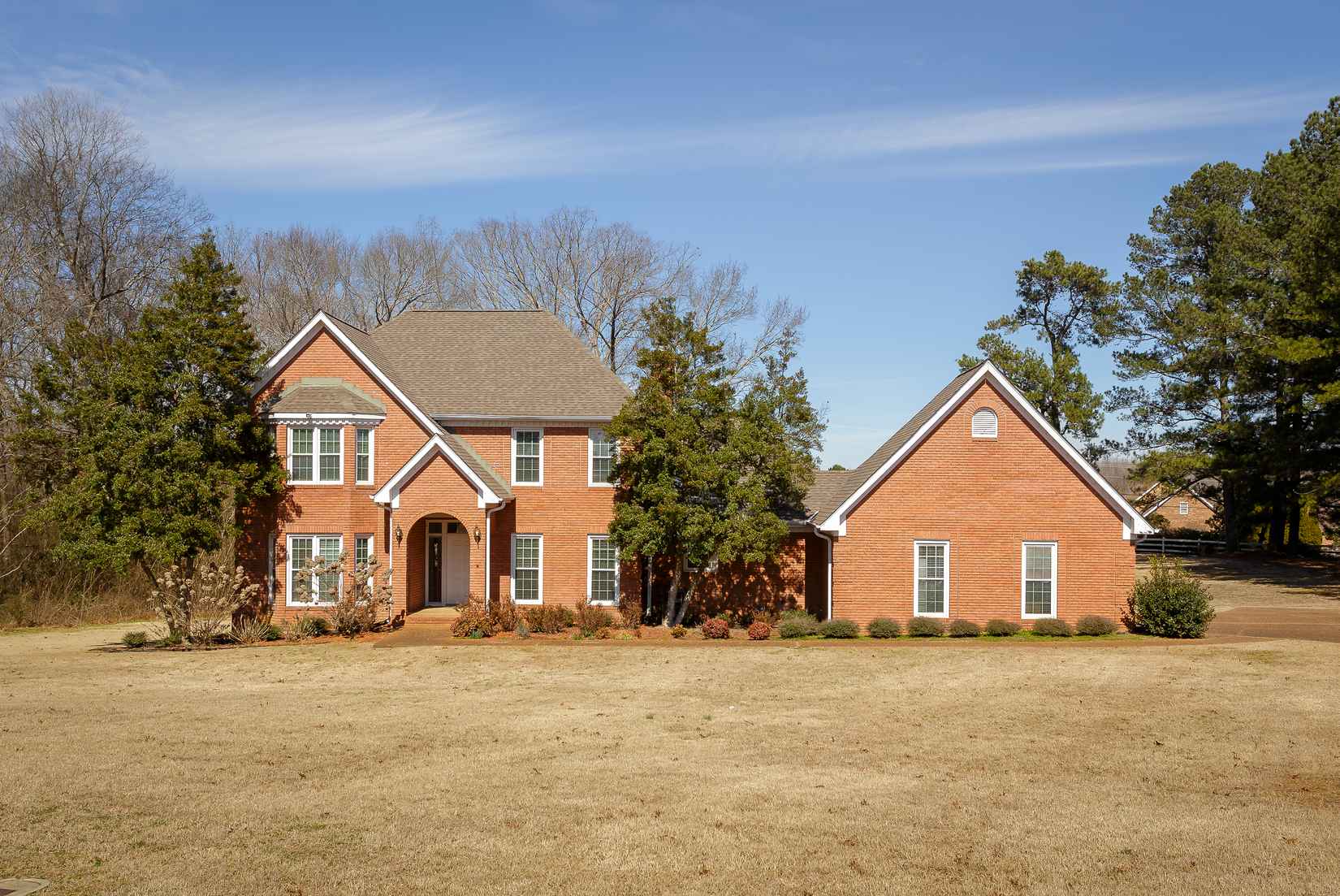 102 W Meadowhill Dr  