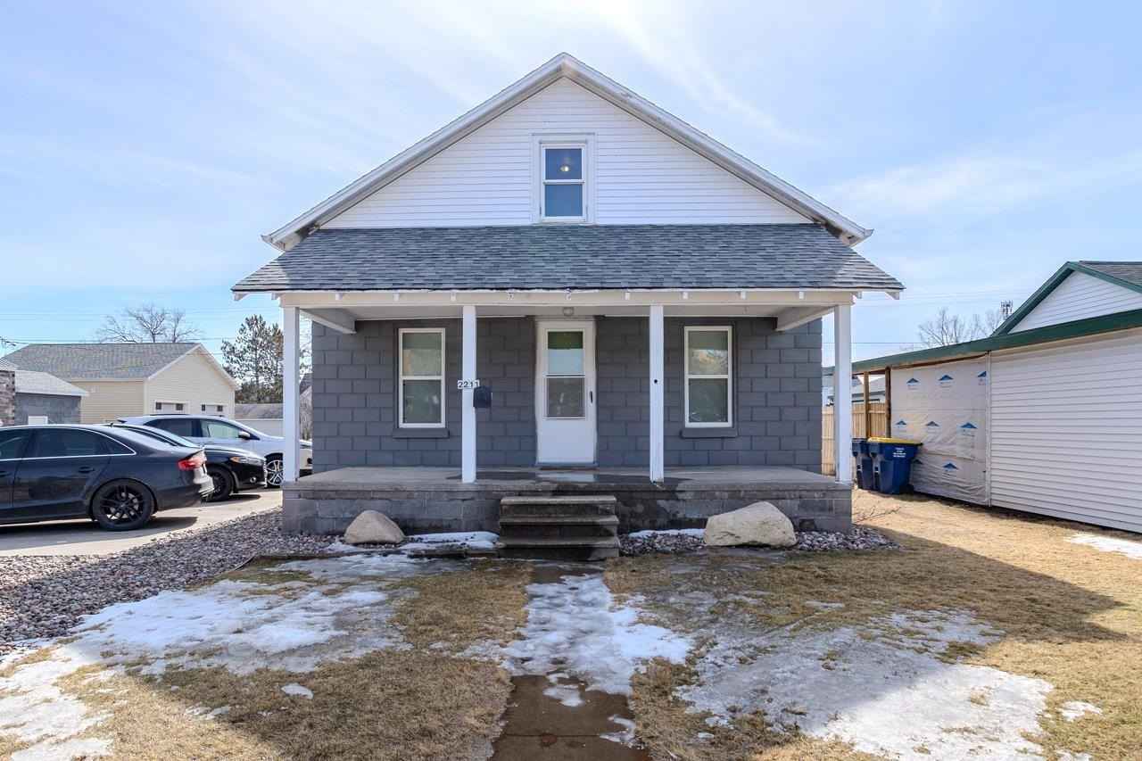 2211 E MAIN ST  
