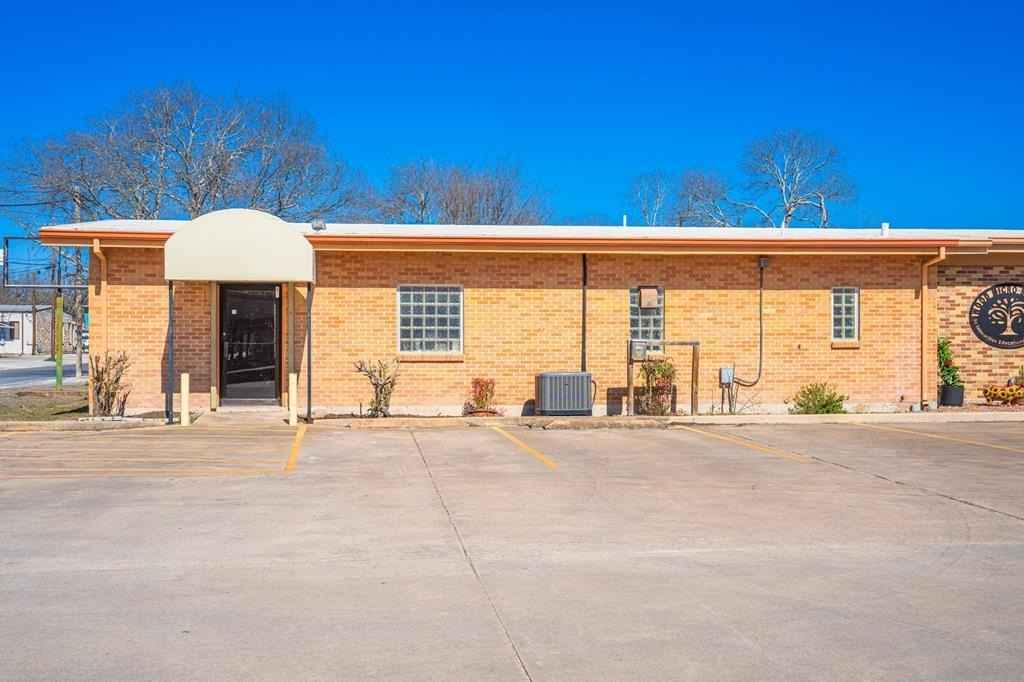250 W Main St  
