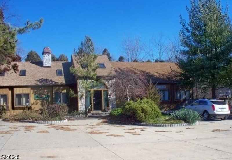 18 Parker Ave  