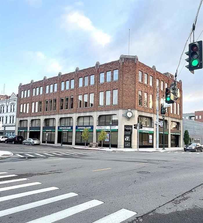 100 N Main St  